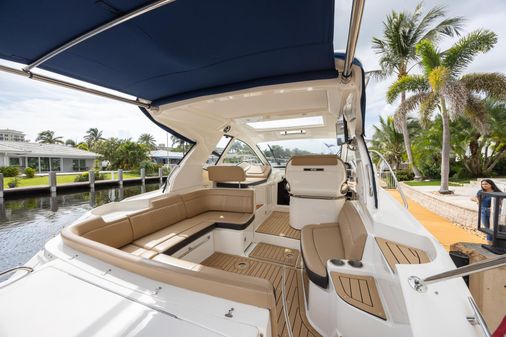 Sea Ray Sundancer 350 Coupe image