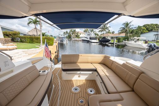 Sea Ray Sundancer 350 Coupe image