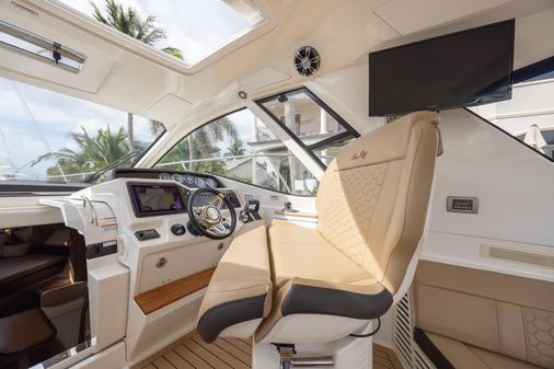 Sea Ray Sundancer 350 Coupe image