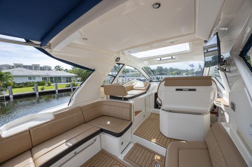 Sea Ray Sundancer 350 Coupe image