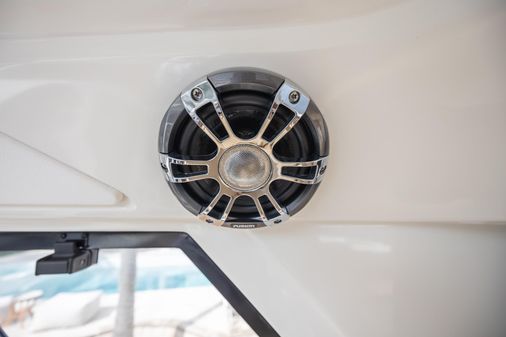 Sea Ray Sundancer 350 Coupe image