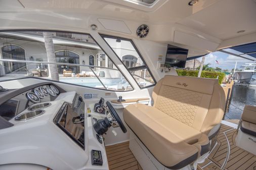 Sea Ray Sundancer 350 Coupe image