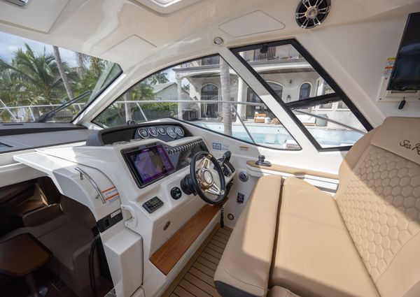 Sea Ray Sundancer 350 Coupe image