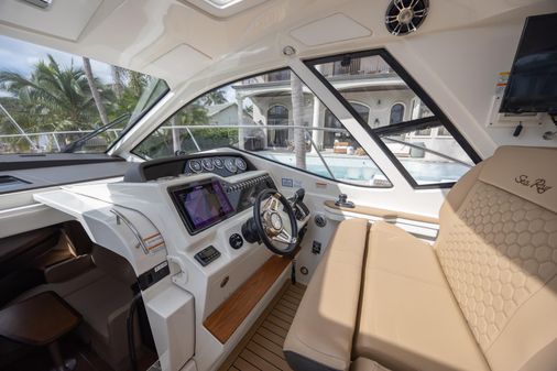 Sea Ray Sundancer 350 Coupe image