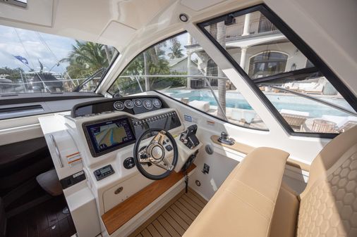 Sea Ray Sundancer 350 Coupe image