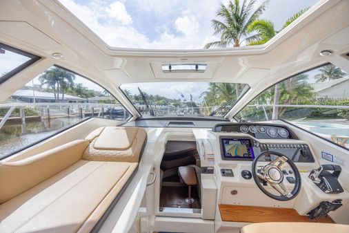 Sea Ray Sundancer 350 Coupe image