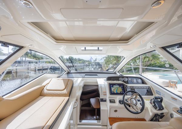 Sea Ray Sundancer 350 Coupe image