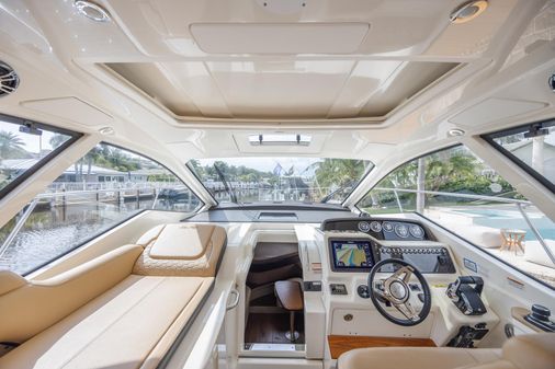 Sea Ray Sundancer 350 Coupe image