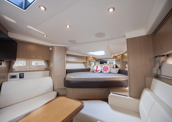 Sea Ray Sundancer 350 Coupe image