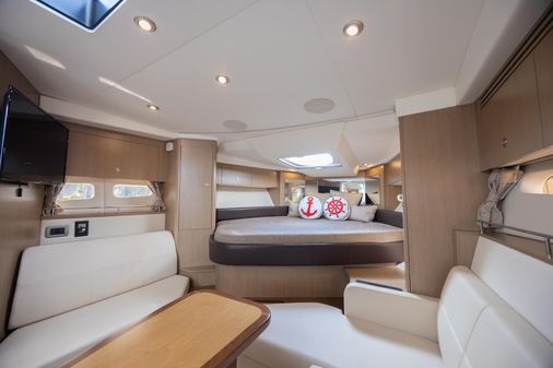 Sea Ray Sundancer 350 Coupe image