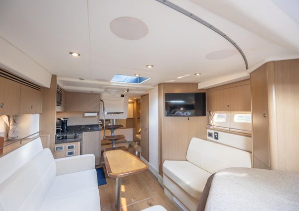 Sea Ray Sundancer 350 Coupe image