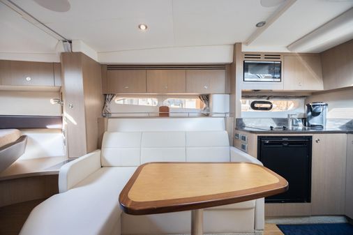 Sea Ray Sundancer 350 Coupe image