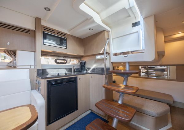 Sea Ray Sundancer 350 Coupe image