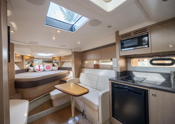 Sea Ray Sundancer 350 Coupe image