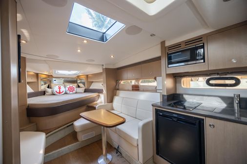 Sea Ray Sundancer 350 Coupe image