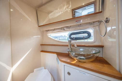 Sea Ray Sundancer 350 Coupe image