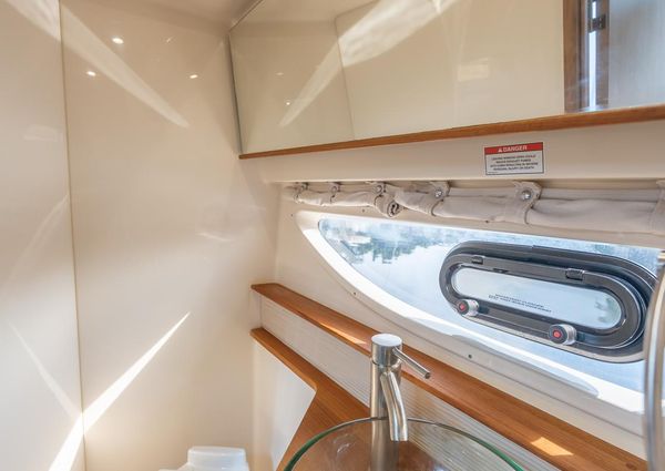 Sea Ray Sundancer 350 Coupe image