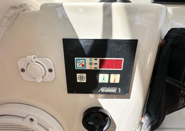 Chris-Craft Roamer 40 image