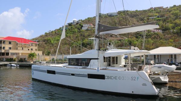 Lagoon 52 