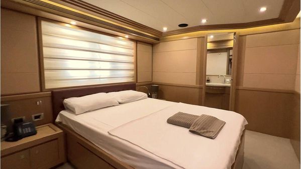 Ferretti Yachts Custom Line Navetta 26 image