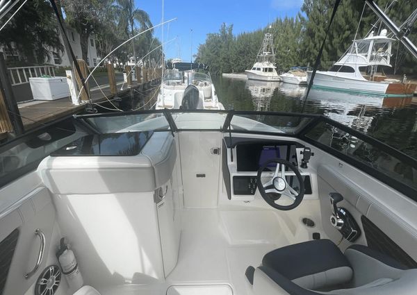 Sea Ray SPX 230 Outboard image