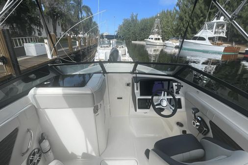 Sea Ray SPX 230 Outboard image