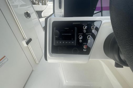 Sea Ray SPX 230 Outboard image