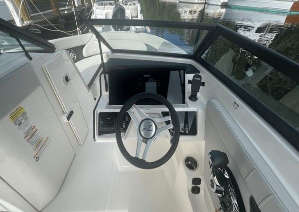 Sea Ray SPX 230 Outboard image