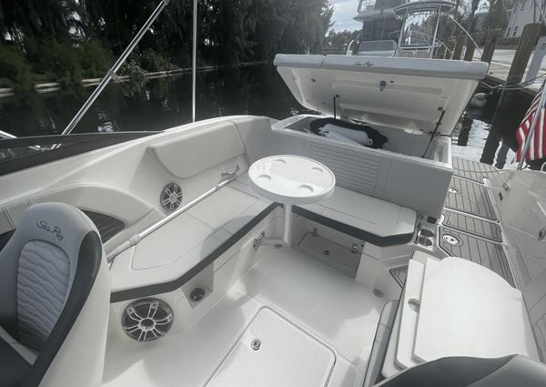 Sea Ray SPX 230 Outboard image