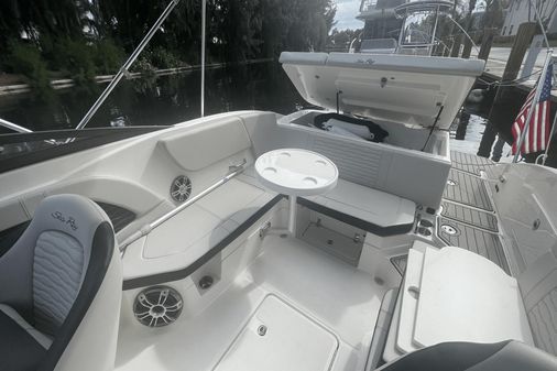 Sea Ray SPX 230 Outboard image