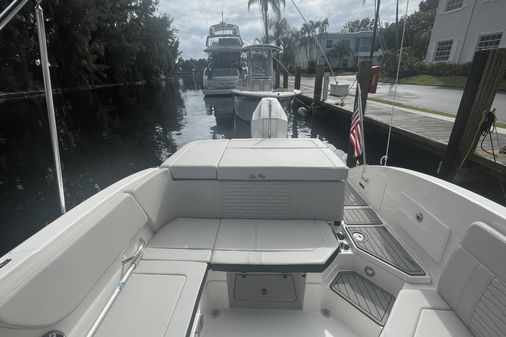 Sea Ray SPX 230 Outboard image