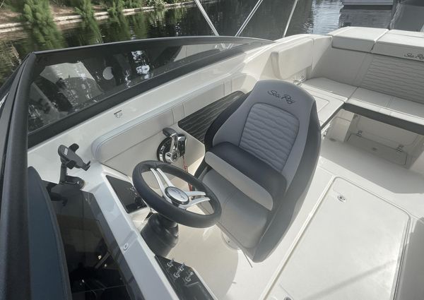 Sea Ray SPX 230 Outboard image