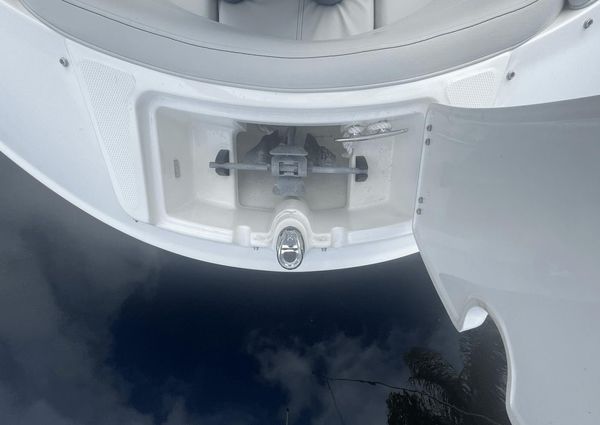 Sea Ray SPX 230 Outboard image