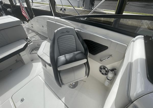 Sea Ray SPX 230 Outboard image