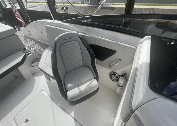 Sea Ray SPX 230 Outboard image