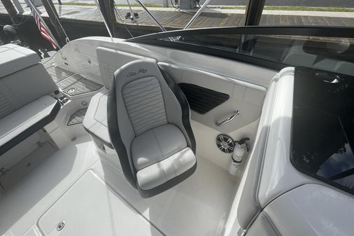 Sea Ray SPX 230 Outboard image