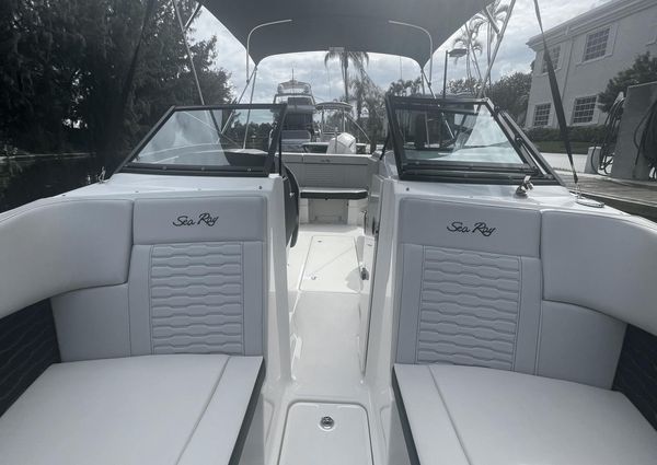 Sea Ray SPX 230 Outboard image