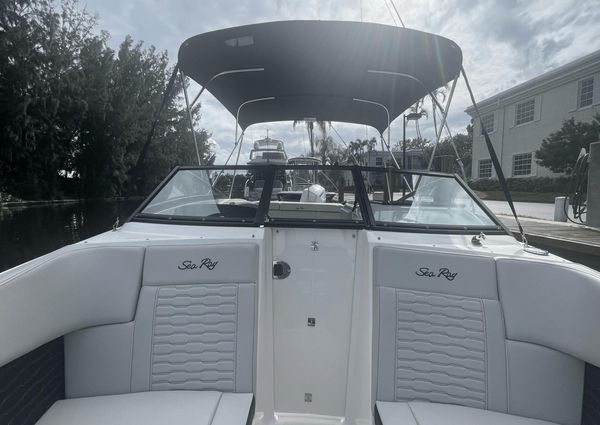 Sea Ray SPX 230 Outboard image