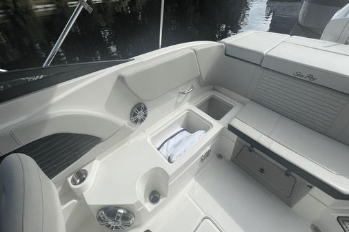 Sea Ray SPX 230 Outboard image