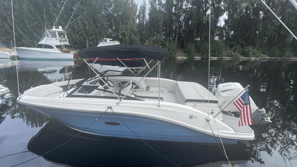 Sea Ray SPX 230 Outboard 