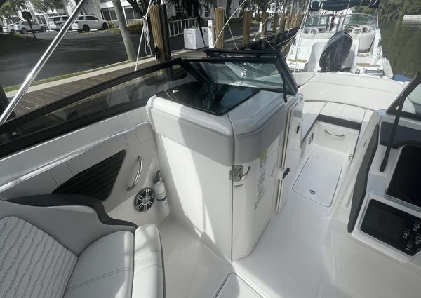 Sea Ray SPX 230 Outboard image