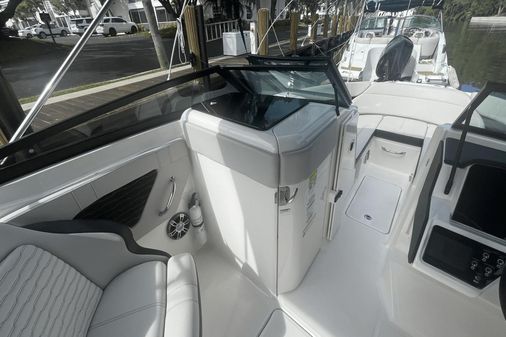 Sea Ray SPX 230 Outboard image