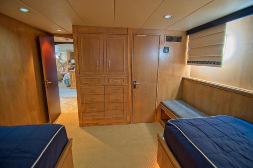 Burger Raised Pilothouse image