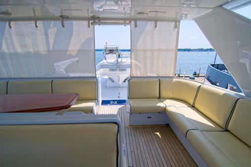 Burger Raised Pilothouse image