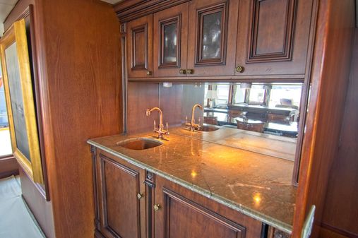 Burger Raised Pilothouse image