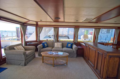 Burger Raised Pilothouse image