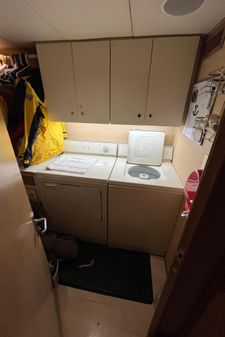Burger Raised Pilothouse image