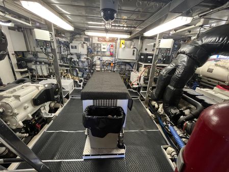 Burger Raised Pilothouse image