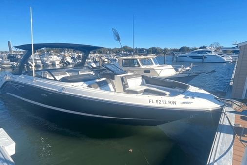 Sea Ray 310 SLX image