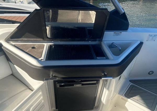 Sea Ray 310 SLX image